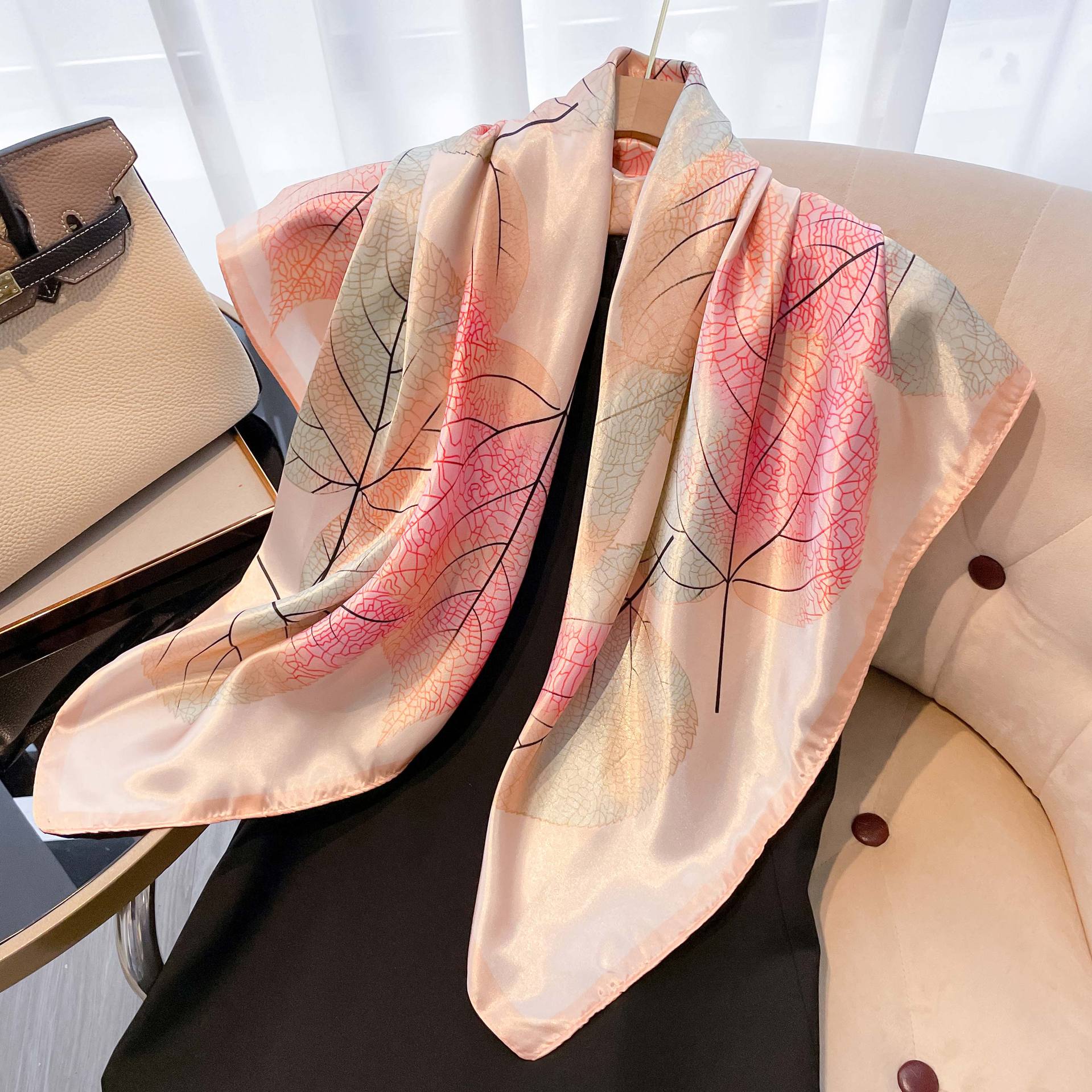 

Высококачественные роскошные шелковые шарфы, повязка на голову, шарфы, шейный шарф для женщин, шелковый шарф с цепочкой, женская декоративная шаль 90*90cm бежевый