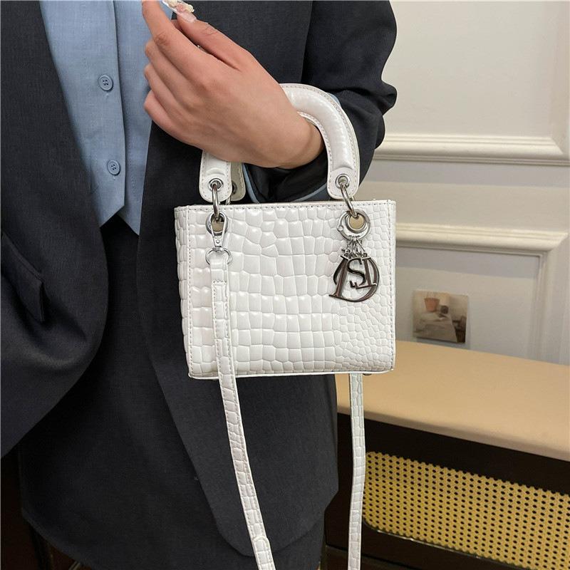 Fashion hand carry small square bag, the new niche simple women's bag of the season, trendy versatile single shoulder messenger bag