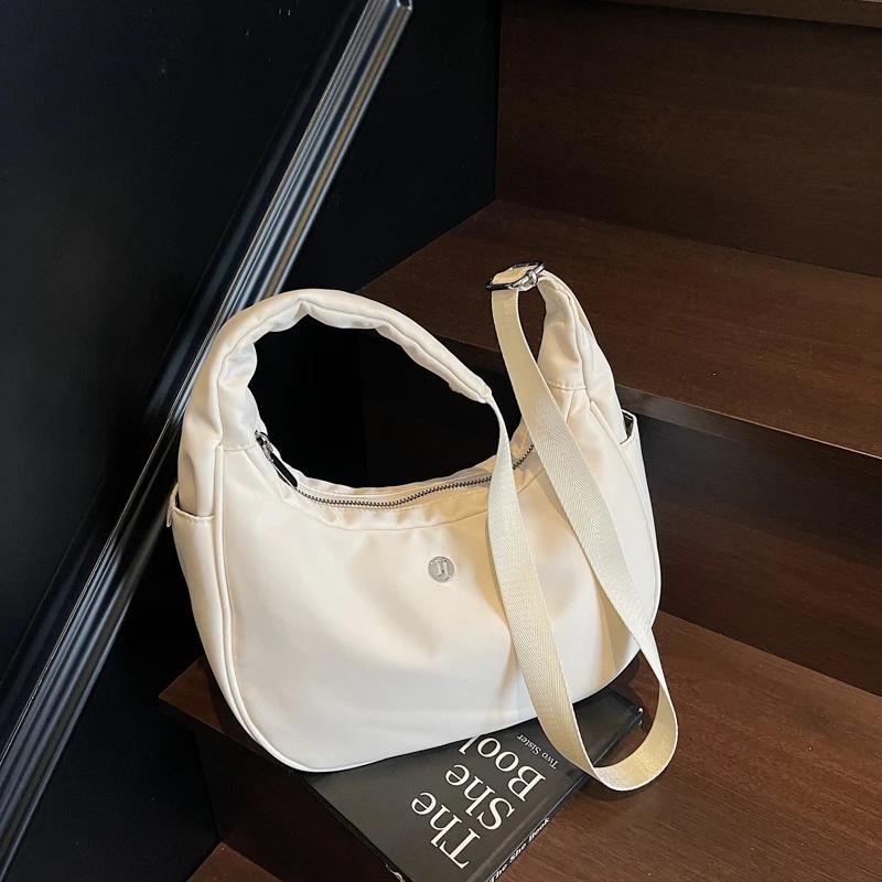Design Solid Nylon Sweet Small Waist Bag Masculino Leisure Commuting Shoulder Bags Simple and Fashionable Women's Crossbody Bags