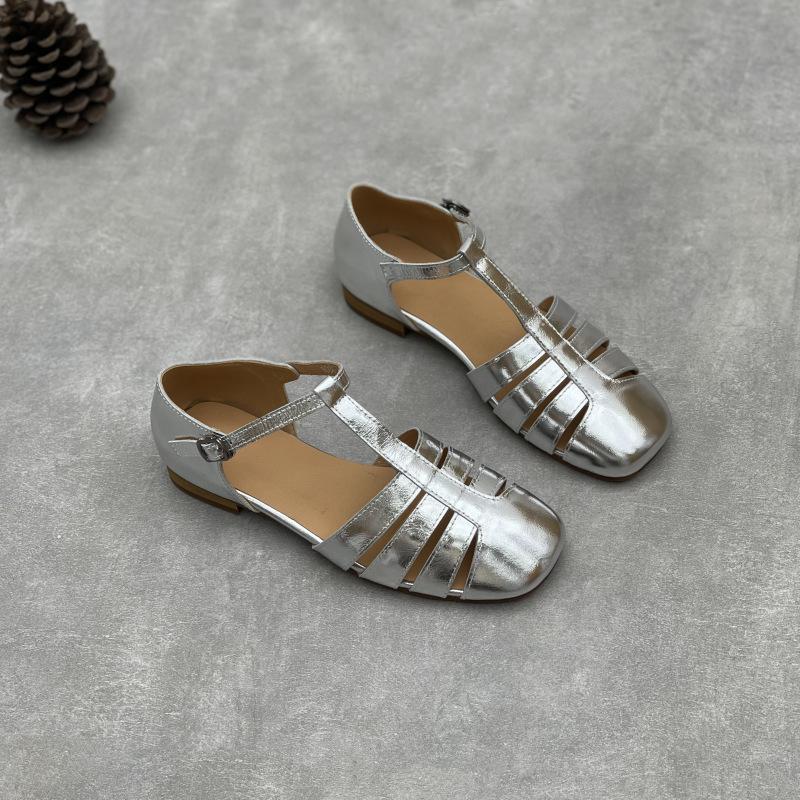 Neue modische Sandalen, lässige Damen-Lederschuhe mit Zehenkappen