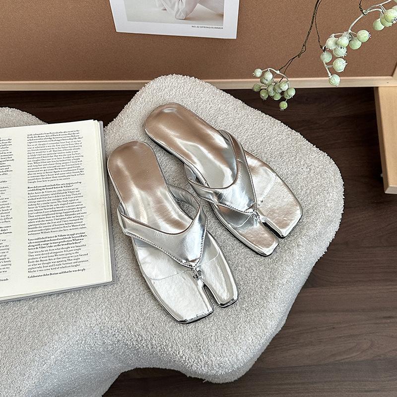 Versatile casual outerwear women's flip-flops summer new fashion high-end skirt niche design flat-bottomed sandals
