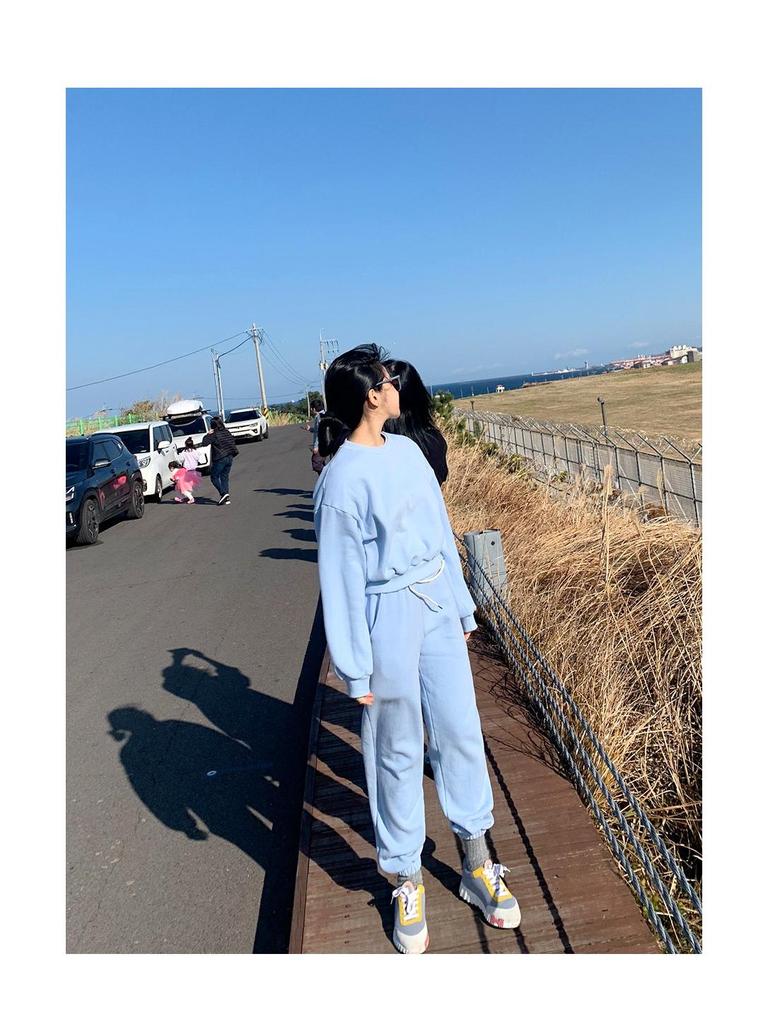 2025 Korean-Style Women’s Trendy Velvet Sweatshirt & Jogger Set – Comfy Casual Sportswear for Fall & Spring