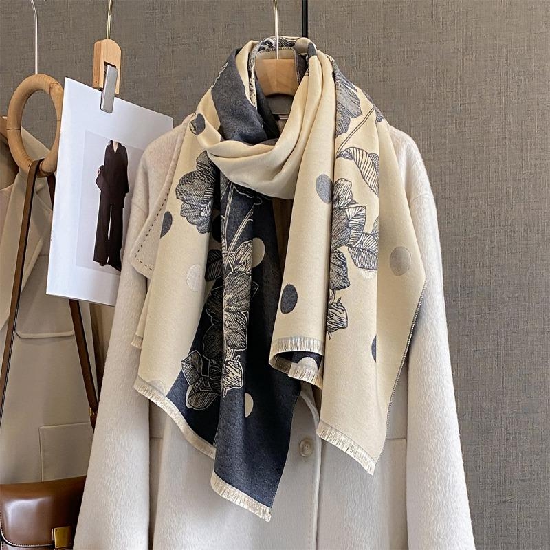 Personalized polka dot flower scarf splicing contrasting color design fashionable and elegant autumn and winter warm shawl decoration versatile scarf