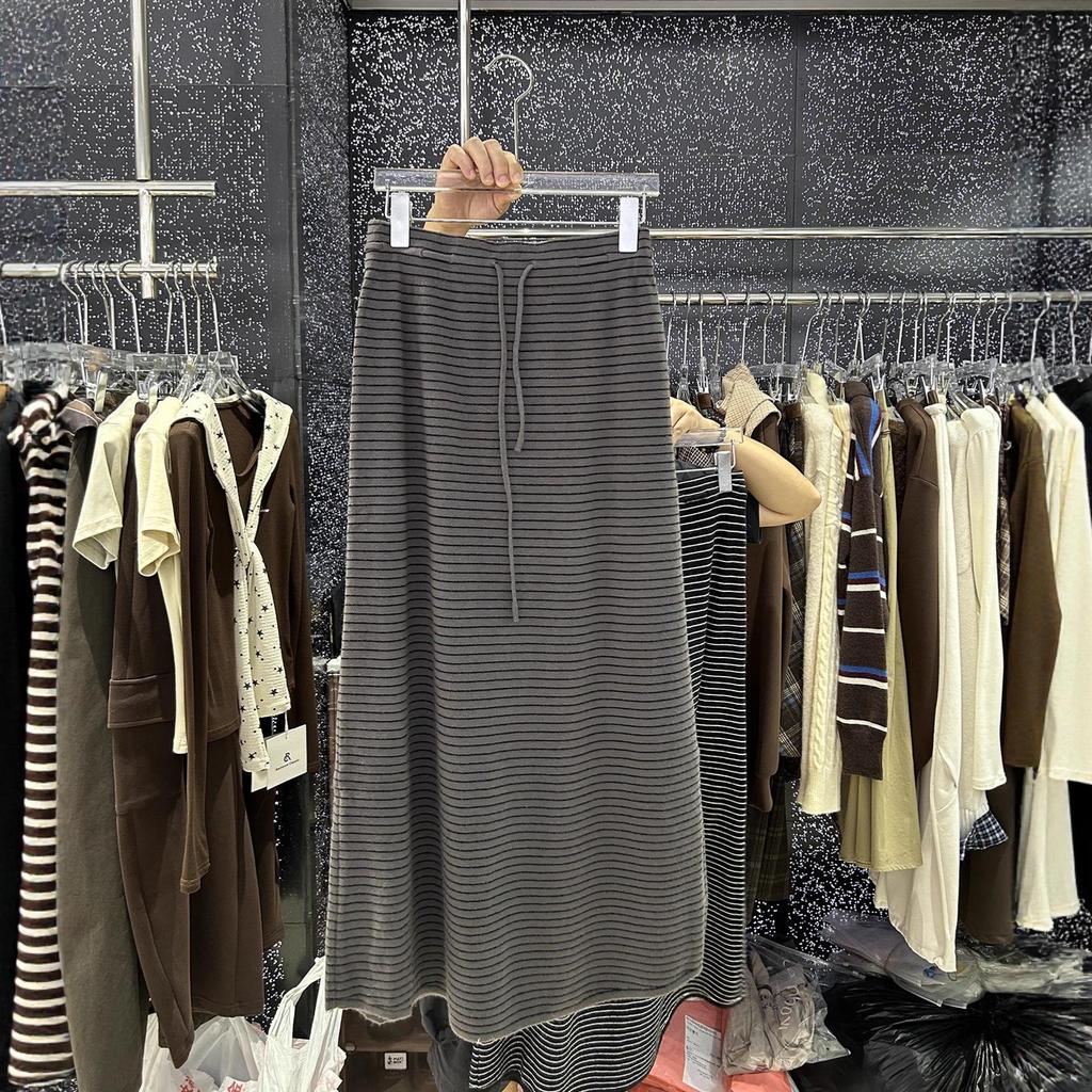 Women's Striped Knit Midi Skirt: High-Waisted, Elastic, Slimming, Back Slit, Perfect for Autumn and Winter.