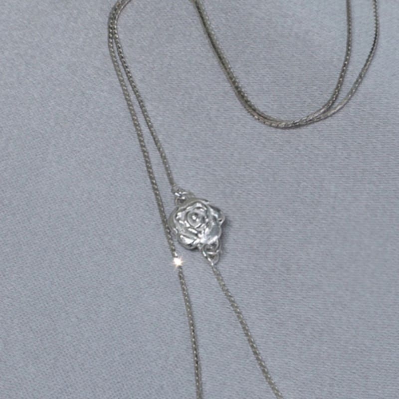 LOASI Lovely Rose. Rose Choker Necklace