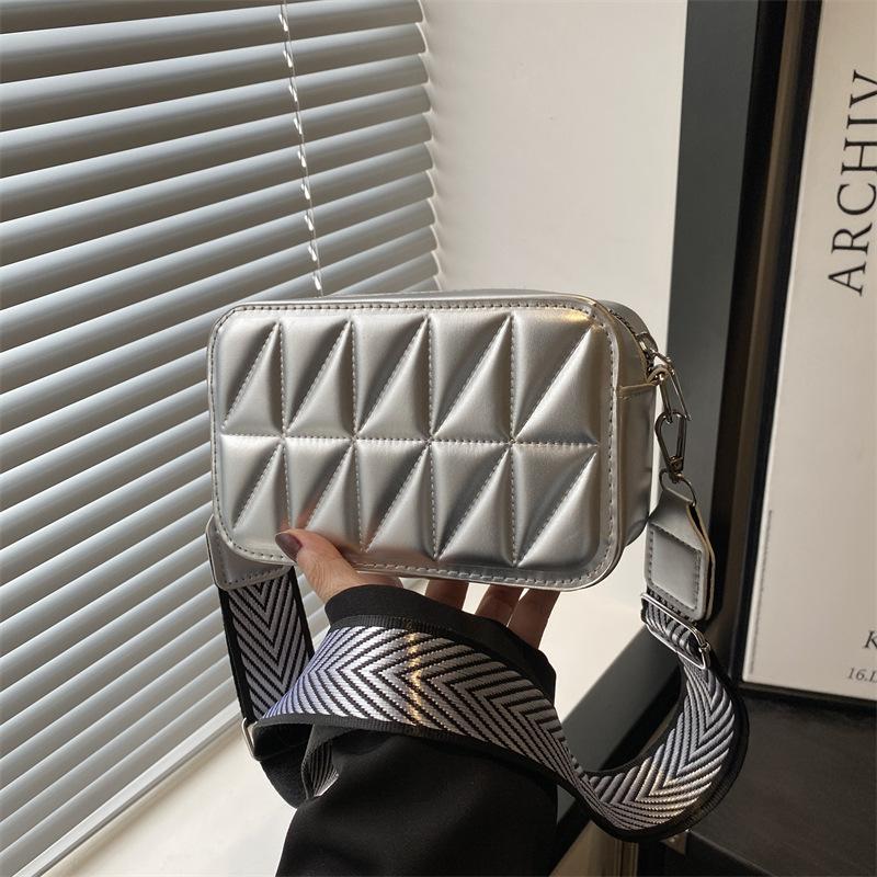 Summer new fashion casual diamond wide shoulder strap trend versatile simple shoulder messenger bag