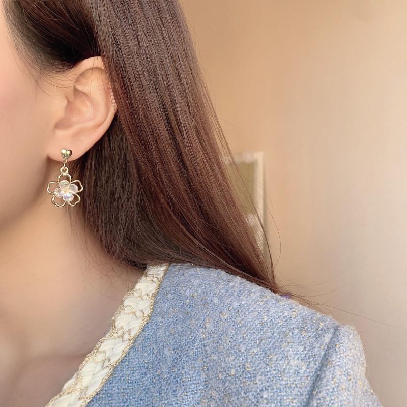 Alloy Silver Needle French Iridescent Hollowed-Out Shell Pearl Flower Earrings Trendy Girlish Simple Fresh Style