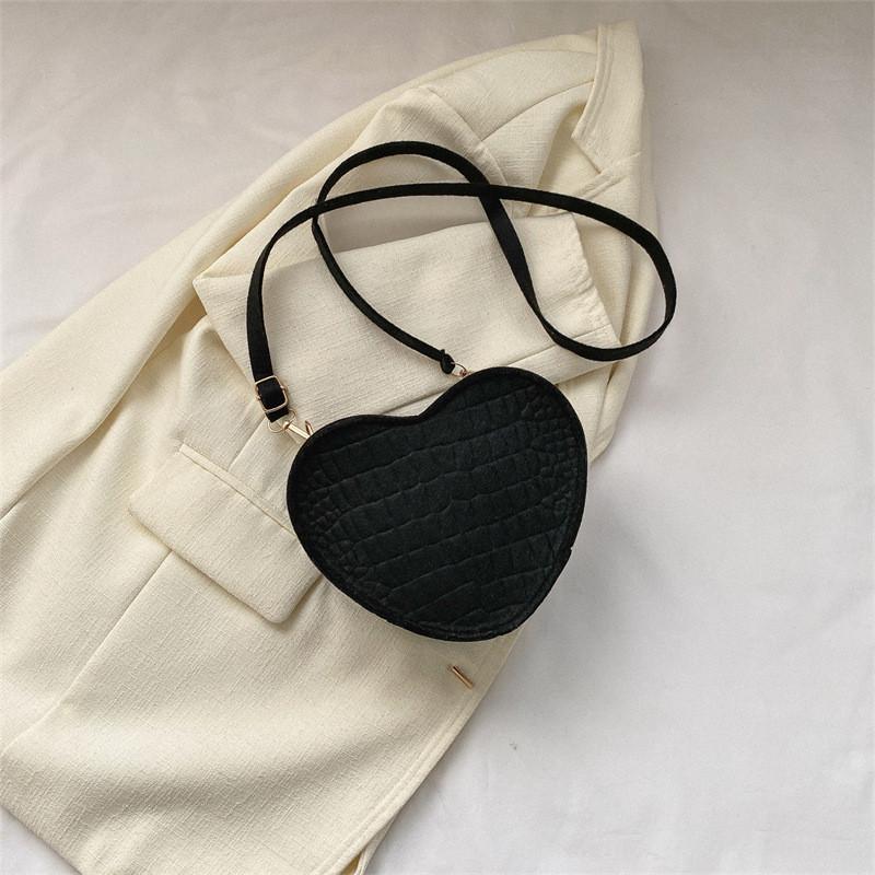Trendy Minimalist Single Shoulder Bag For Women 2023 Summer New Heart Bag Street Fashion Medium Felt Bag