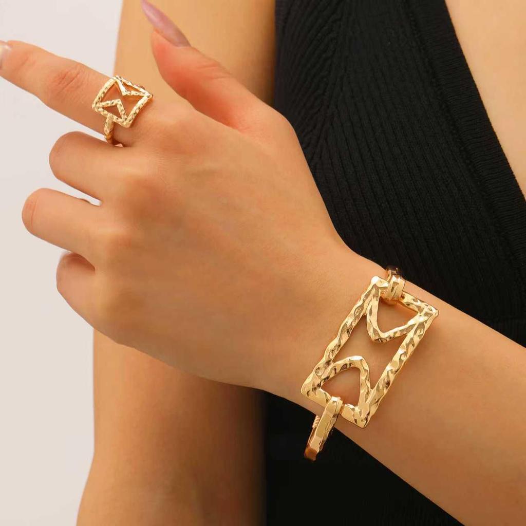 2-teiliges kreatives Metall-Durchbruch-Blatt-Armreif- & Ring-Set für Damen