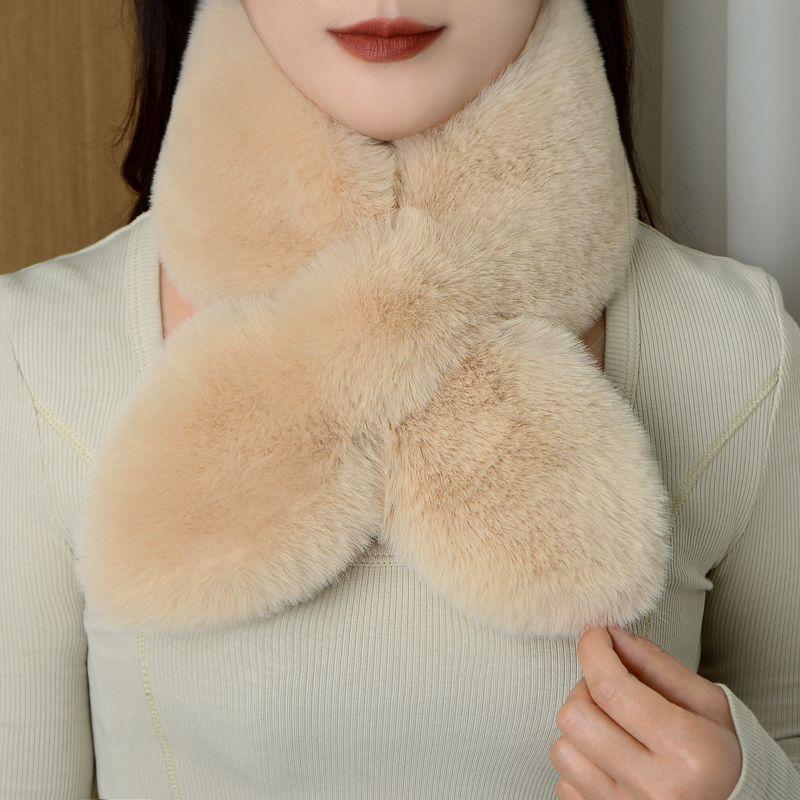 Neck Protector with Warm Leaves and Cute Fur Collar
