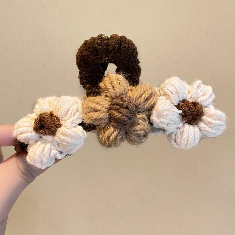 1pc New Autumn and Winter Knitting Flower Yarn Gripper Clip Autumn and Winter Women's Plush Shark Clip Hair Clip Hair Accessory