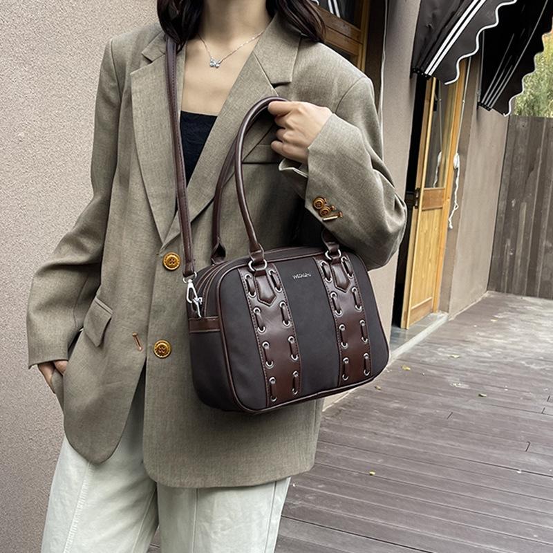 Premium style home portable messenger bag women's 2025 new fashion niche design shoulder bag
