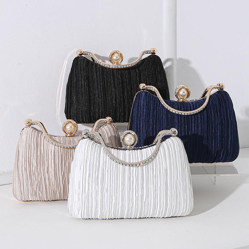 Pochette de soirée élégante en polyester avec plis ornés pour événements formels