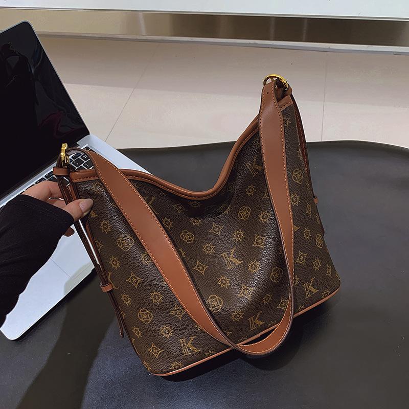 

Premium large-capacity bag women s new fashion commuter bag retro printed tote bag shoulder messenger bag 27x12x24