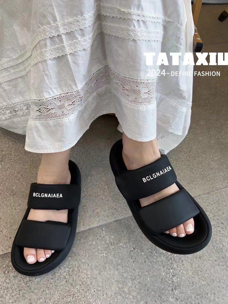 

Серебристые тапочки на липучке женские 2024 лето новая мода универсальные интернет-знаменитости ощущение ходьбы по дерьму толстая подошва с перепонкой черные 35 чёрный