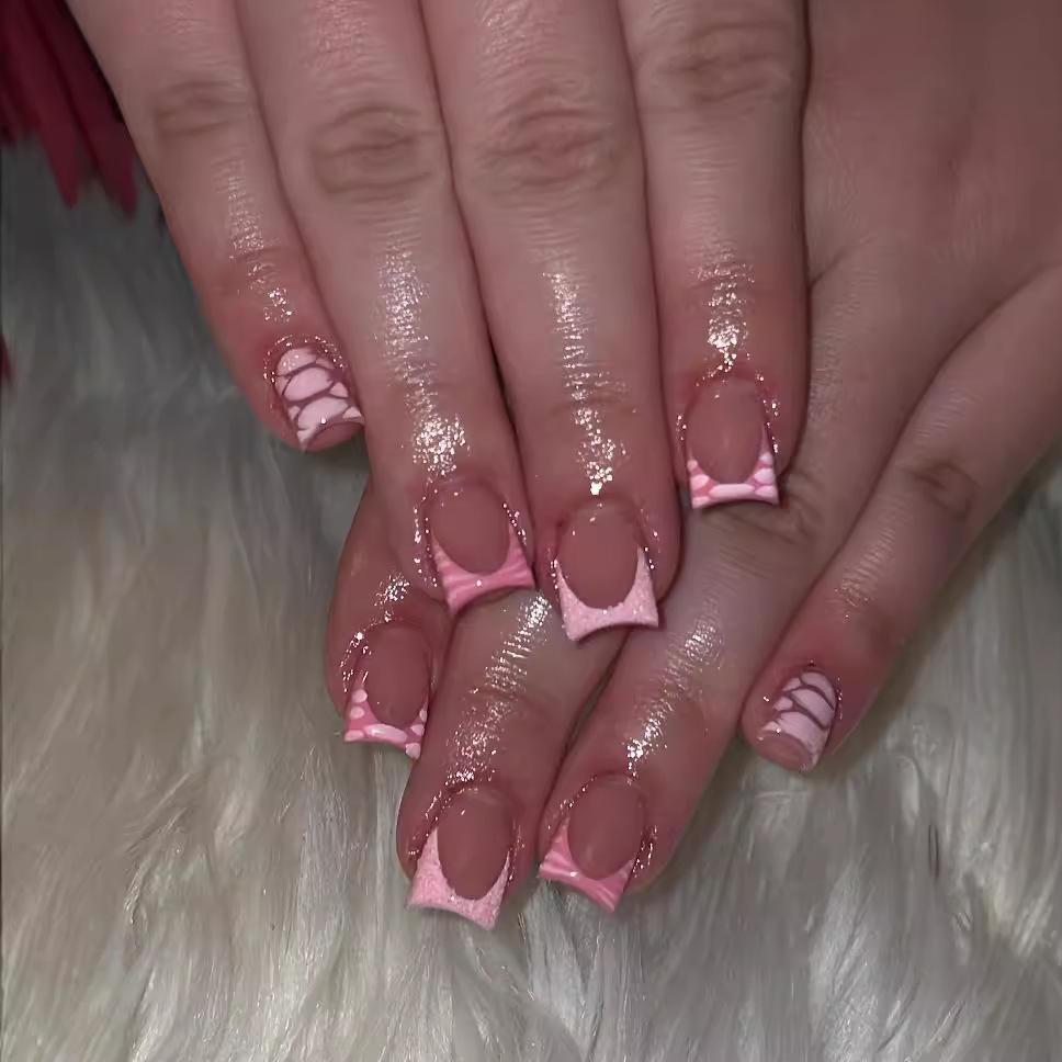 

Cute Pink Glitter Crocodile Pattern Press-On Nails