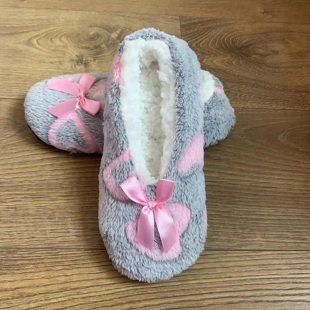 Women's Cozy Plush Heart Pattern Slip-On Slippers with Non-Slip Sole Warm Indoor Footwear for Home All-Season Comfort Floor Socks