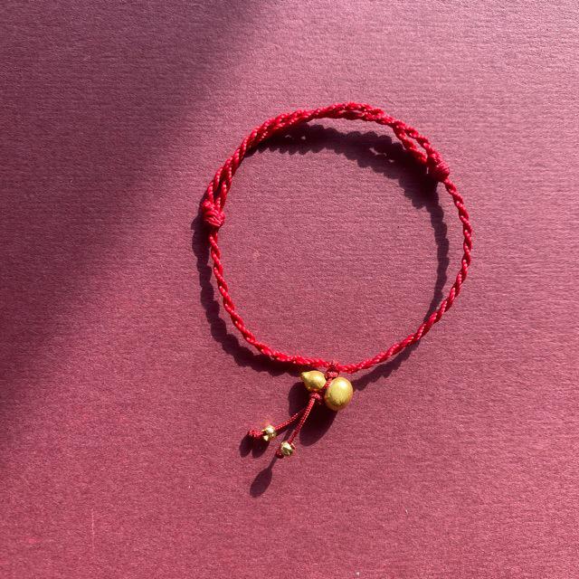 Rotes Handgewebtes Dünnes Verstellbares Glückliches Paararmband für Sicherheit und Schutz