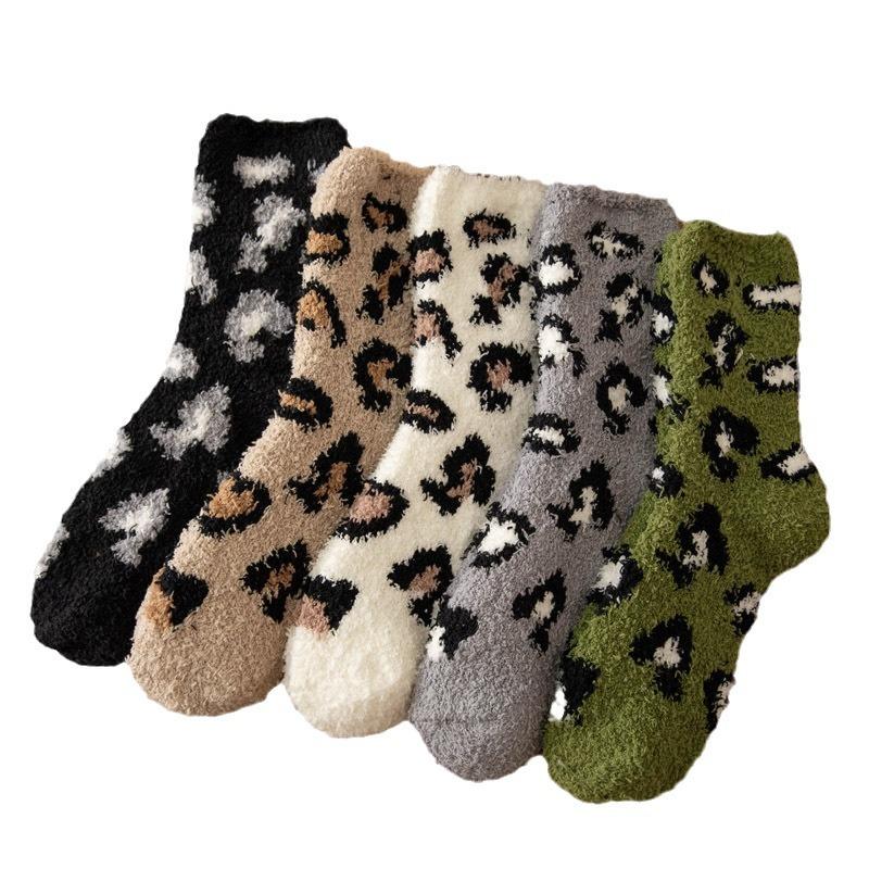 5/10 Pairs Comfortable Casual Coral Velvet Socks for Women Thickened Mid Calf Socks Cute Cow Spot Fleece Lined Floor Socks Home Warm Sleep Socks