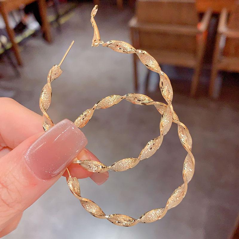 New Exaggerated Twisted Women's Hoop Earrings Gold Uneven Metal Loop Earrings Punk Personality Fashion Ear Jewelry