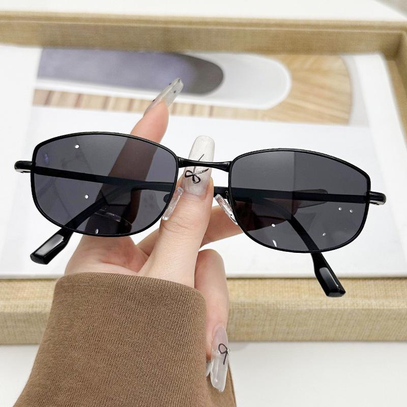 

Трендовые солнцезащитные очки с поляризацией в маленькой оправе для женщин - стиль европейских и американских инфлюенсеров