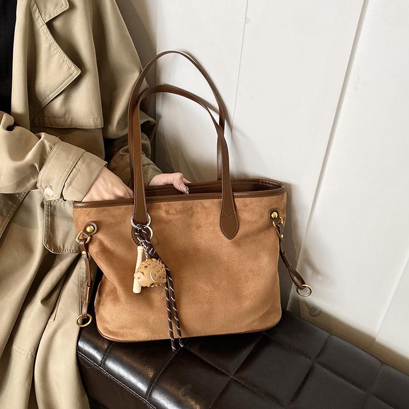 Bag women's large capacity 2025 new trendy high-end portable shoulder big bag, college students commuting tote bag in class