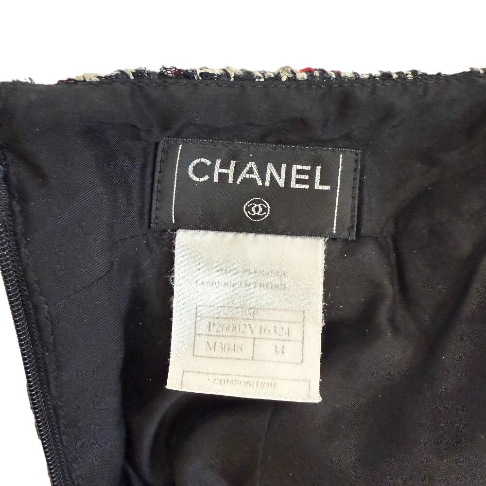 Chanel P26002V16324 Długość do kolan spódnica tweedowa z guzikiem z logo COCO czarny tweed Używana