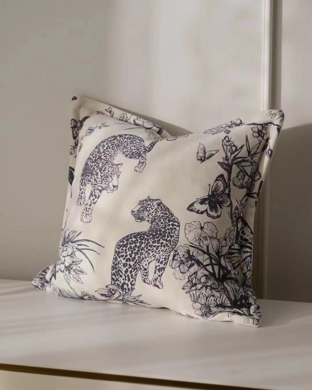 

Luxury Flannel Pillow Covers Super Soft Breathable Cotton Cashmere Premium Printed Throw Pillows for Sofa Bedroom Home Decor 45x45cm