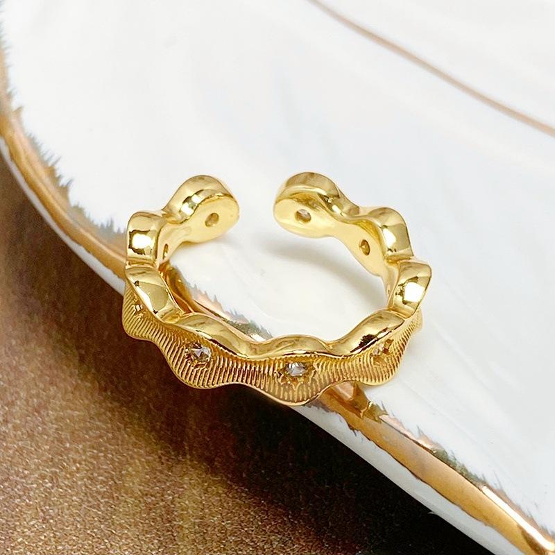 

[Нагромаджені Золоті Діаманти Потоку] Середньовічне Вінтажне Плетене Матове Кільце з Відкриттям Легке Розкішне Скручене Кільце Високого Класу Жіноче Adjustable opening