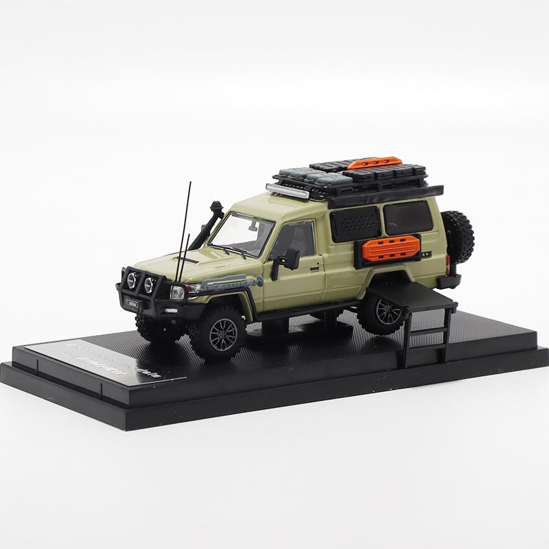 Toyota Land Cruiser LC78 1:64 Land cruiser J70 personnel carrier diecast alloy car model, collection ornament, adult decoration.