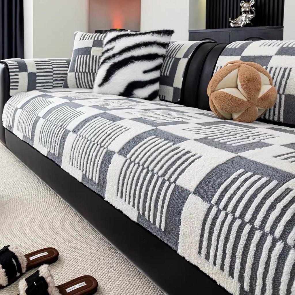 

1pcs Winter Warm Thick Plush Durable Sofa Cover Simple Stripe Non Slip Seat Pad for Living Room 1seat 70x70cm-1pcs сірий