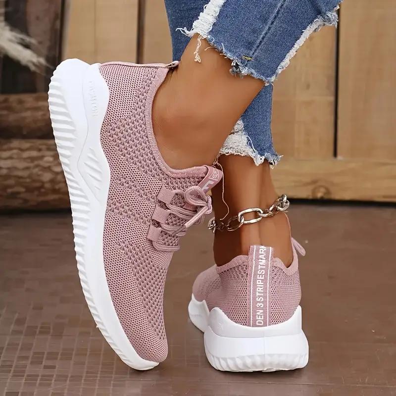 Dámské ležérní sportovní boty, bílé světle zbarvené módní pletené běžecké boty s jedním páskem, přenosné volnočasové boty na dovolenou a cestování