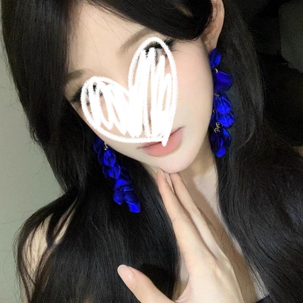 Retro exaggerated long red petal earrings Korean temperament high-end flower earrings atmosphere bridal earrings