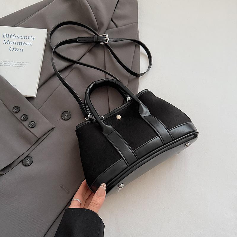 

Модная текстура простой большой вместимости 2025 осень новая зарубежный стиль тренд повседневная на плечо кроссбоди женская сумка чёрный