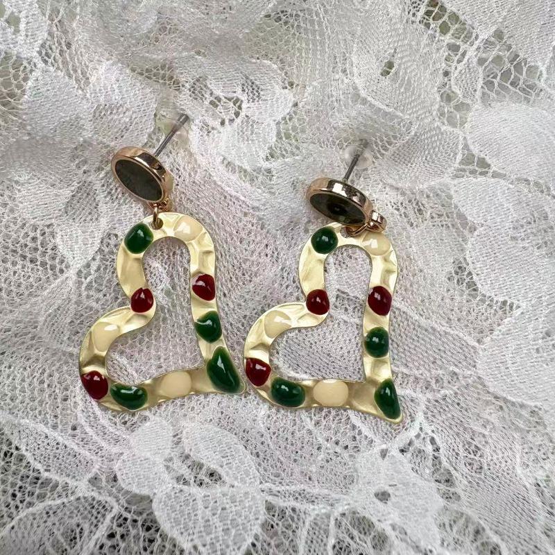 Fashion Personality Love Shape Iron Compact Exquisite Versatile Premium Niche Design Earrings