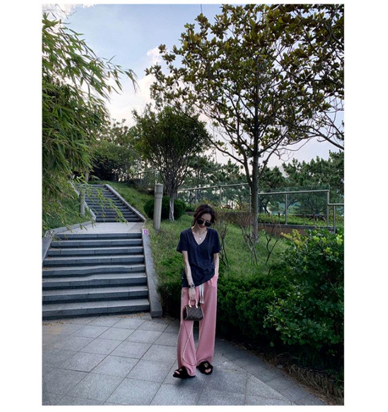 Women's Minimalist High-End White Short Sleeve T-shirt, Summer 2023