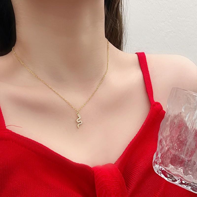 2025 Elegante Zirkonia Wassertropfen Halskette für Damen: Einfache, luxuriöse, vielseitige Schlüsselbein-Kette