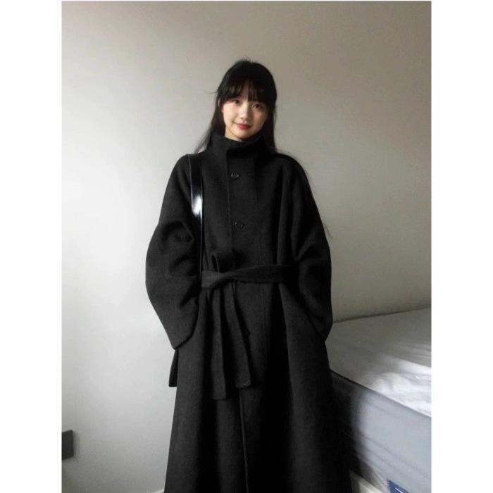 2025 Women's Hepburn Style Woolen Overcoat – Petite Fit, Thickened for Autumn/Winter