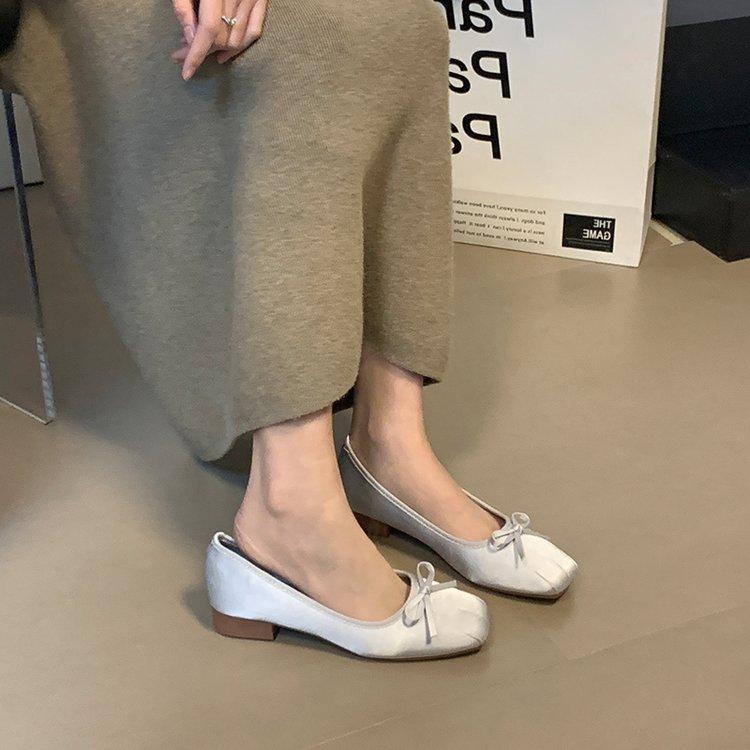

Yanju~ Gentle satin square head ballet shoes 2025 spring new niche bow thick heel light mouth ladyshoes 35