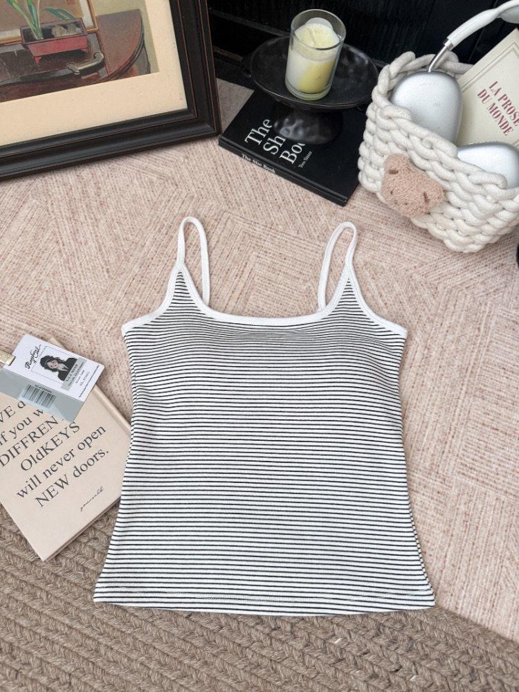 Dziewczęcy Retro Top na Ramiączkach w Paski: Damski dopasowany top wiosenno-letni z wbudowanymi wkładkami