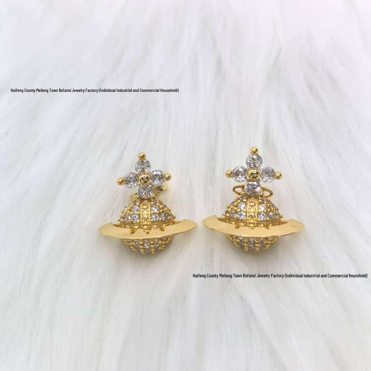 

2025 Westwood Sparkling Diamond Saturn Stud Earrings: Women s Luxury Punk Style, Three-Dimensional, Half-Sided Design. золотий