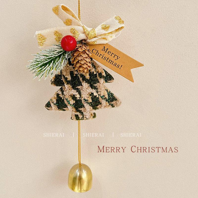 Imitation Noble Mini Christmas Wreath Car Ornament: Festive Window Display Pendant