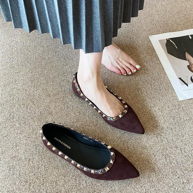 W929-1 Niete 2025 Herbst neue französische Ballerinas Temperament Innenhöhenerhöhung spitze Einzelchuhe vielseitige Pendler-Damen