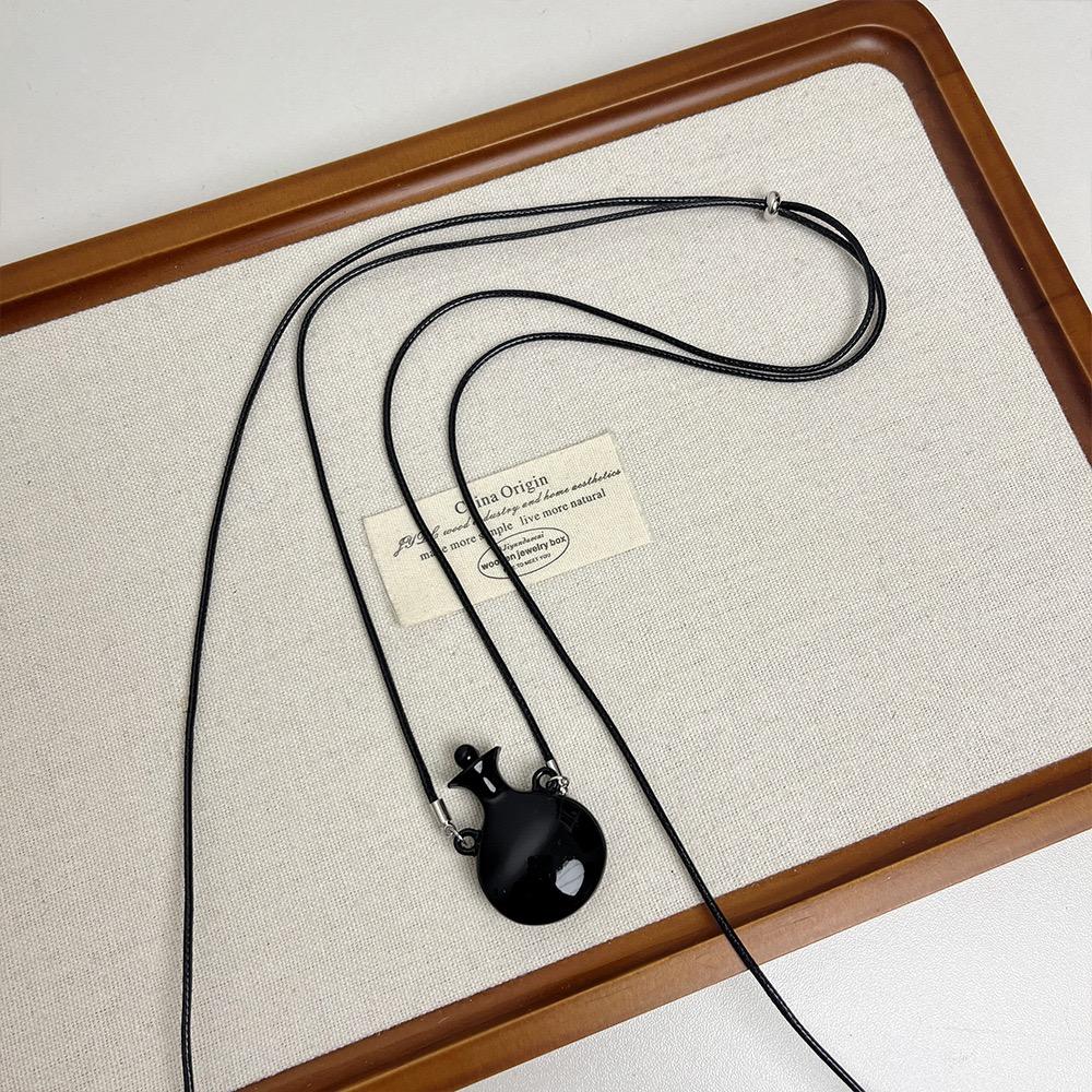 Korean-Style Simple INS Style Wine Jug Pendant Necklace, Personalized Long Sweater Chain Accessory 2025