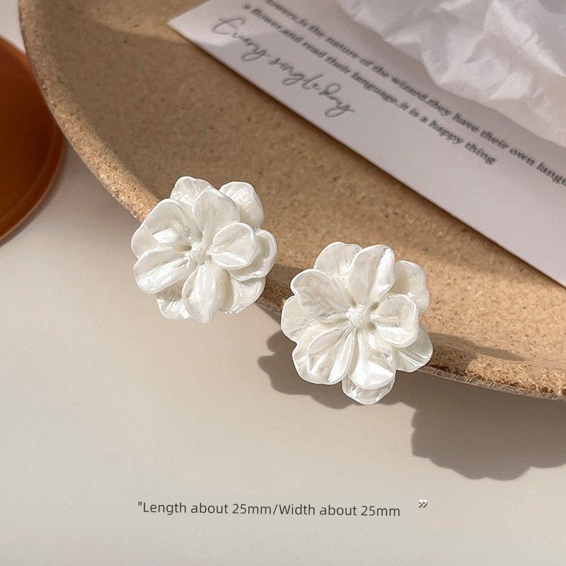 

[Сяннань] Серьги-камелии из серебра 925 пробы Новые 2025 Популярные женские нишевые серьги в стиле легкой роскоши Высококачественные серьги 925 silver needle Camellia earrings (two price)