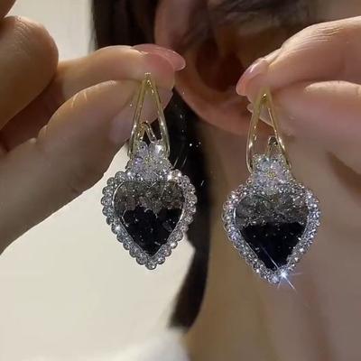 2023 New Vintage Shiny Black Crystal Love Heart Stud Earrings Women's Personality Fashion Earrings Wedding  Birthday Gift