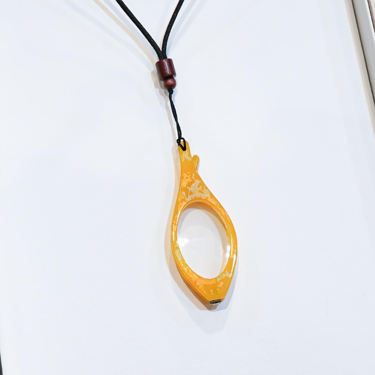 

A Pair of Mini Folding Necklaces and Hanging Neck-type Presbyopic Glasses Portable suitable for Both Men and ladies 4