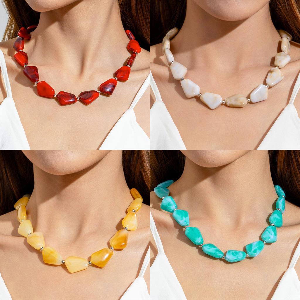 Retro acrylic resin special-shaped beaded necklace, temperament versatile light luxury neck chain