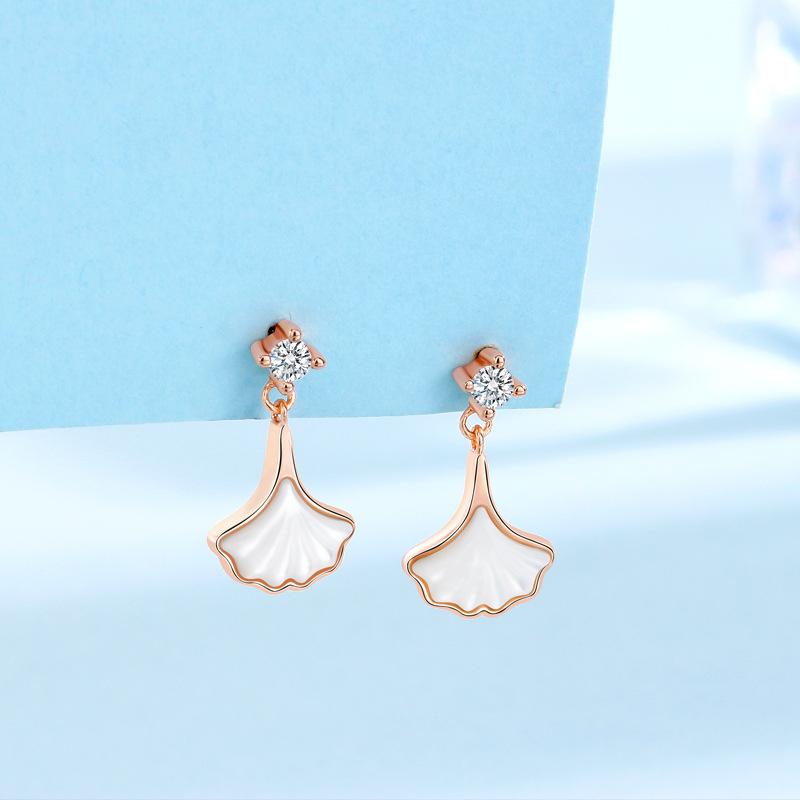 Sansheng Has Apricot Ginkgo Leaf Stud Earrings, Female Mori Small Fresh and Fashionable Versatile White Fritillary Earrings.