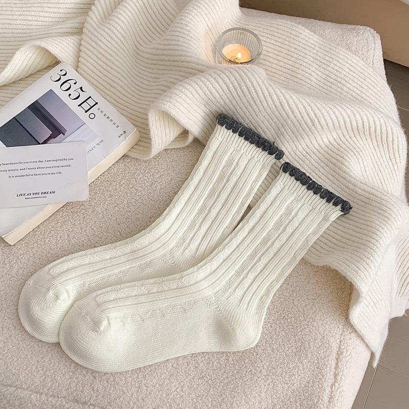 

Female Autumn Vintage Handmade Hook Flower Art Lace In The Tube Pile Socks 1 pair белый